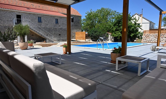 Cista Provo Villa | Spacious villa with 7 bedrooms in charming Cista Provo