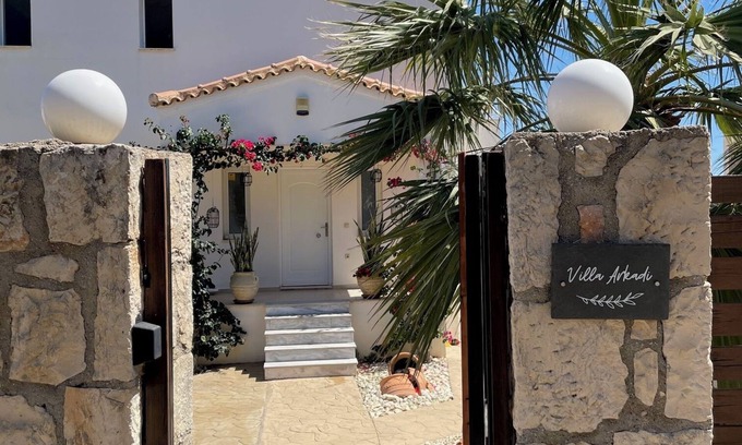 Tragaki Villa | Spacious villa with panoramic sea views and private pool