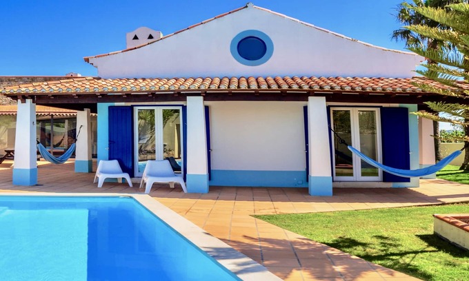 Sao Joao das Lampas Villa | Spacious Villa with Private Pool in Country Sintra