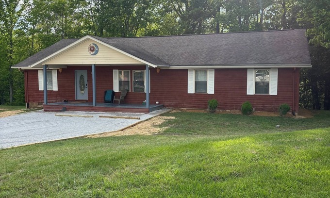Heidelberg House | Spacious w/hot tub/grill/firepit 4 BR Red River Gorge - nSUMMER AVAILABILITY!