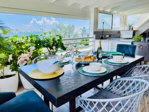 Nettle Bay Apartment | Spacious Waterfront 2 Bedroom Condo with 2 Bathrooms, Pool, AC