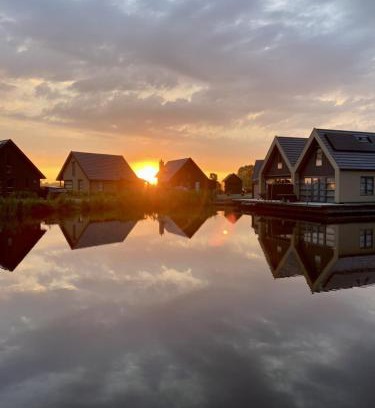 Langelille House | Spacious Waterfront Family Gem