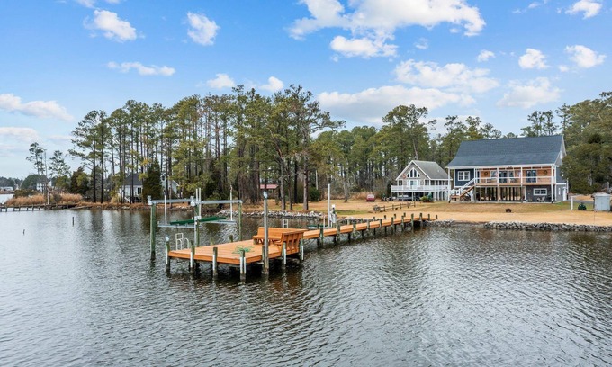 Belhaven House | Spacious waterfront home w/dock, kayaks, paddleboards, cornhole & more!
