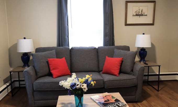 Berlin Apartment | Spacious White Mountain renovated 2 bedroom