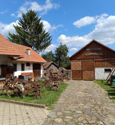 Milesin House | Spaní na seně