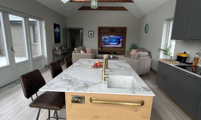 Miltown Malbay House | Spanish Point Luxury Seaside home, lovely Infrared Sauna & overlooks golf course