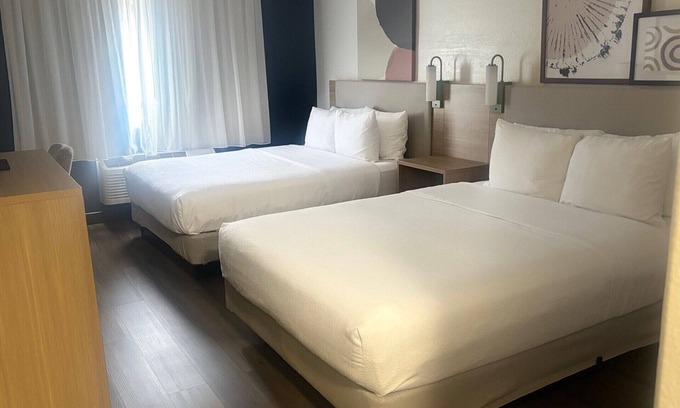Lakewood Hotel | Spark by Hilton Lakewood Denver Southwest