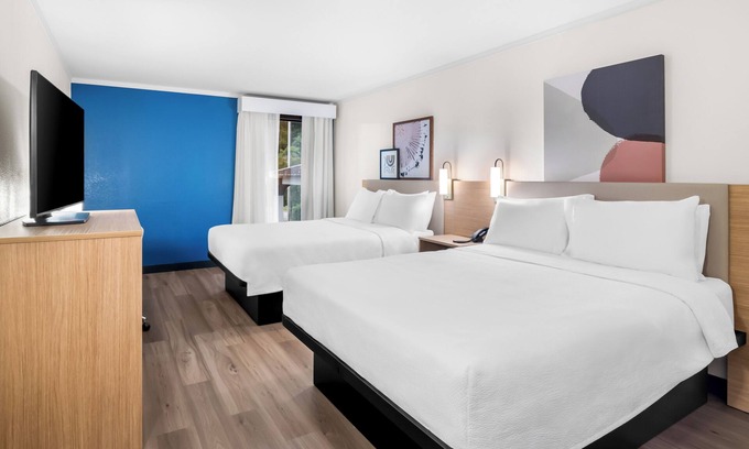 Roanoke Hotel | Spark by Hilton Roanoke Civic Center