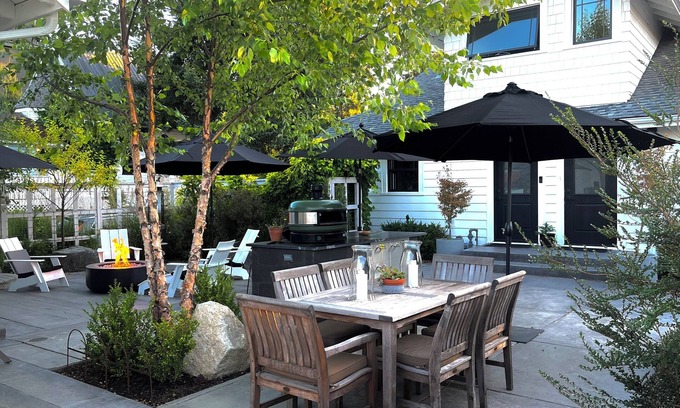 West End Apartment | Sparkling Clean, Chemical Free Ultra-Modern Bay View Loft. Superb Location.