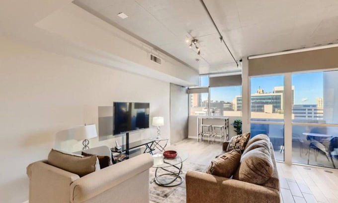 Downtown Las Vegas Condo | Sparkling Jewel byFremont-1queen1sofabedAmenities