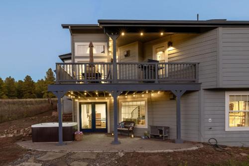 Mountainaire House | Sparrow Nest Hideaway 5BR Home with Hot Tub