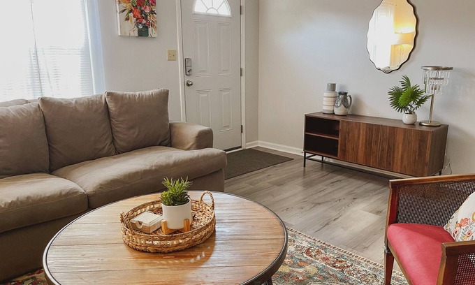 Fairforest House | Spartanburg Serenity : Stylish 2-Bedroom Townhouse