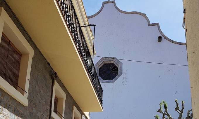 Port de la Selva Apartment | SPECIAL OFFER IN CHARMING APARTMENT IN PLAZA DE LA IGLESIA