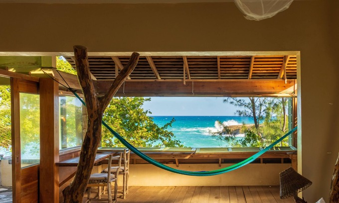Robins Bay Villa | Special Low Rate, Tranquil Soaking Tub on Roof Overlooking Turquoise Beach