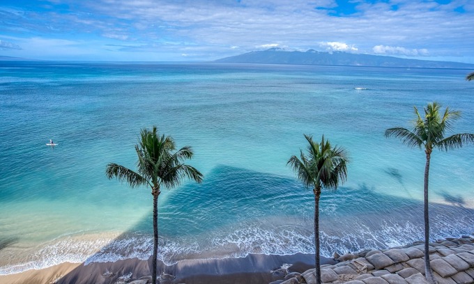 Kahana Condo | Special Rate! Ocean Front! Valley Isle Resort 708