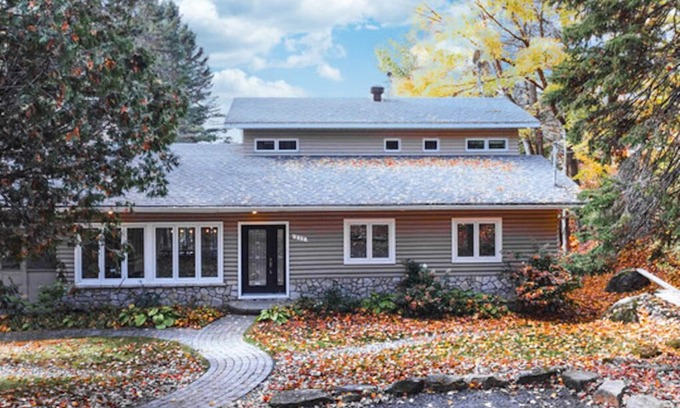 Prevost Cottage | Spectacular Lakefront! Bord du lac spectaculaire!