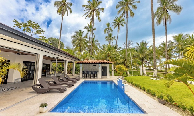 Parrita House | Spectacular Beachfront home with Private Pool - Secluded beach