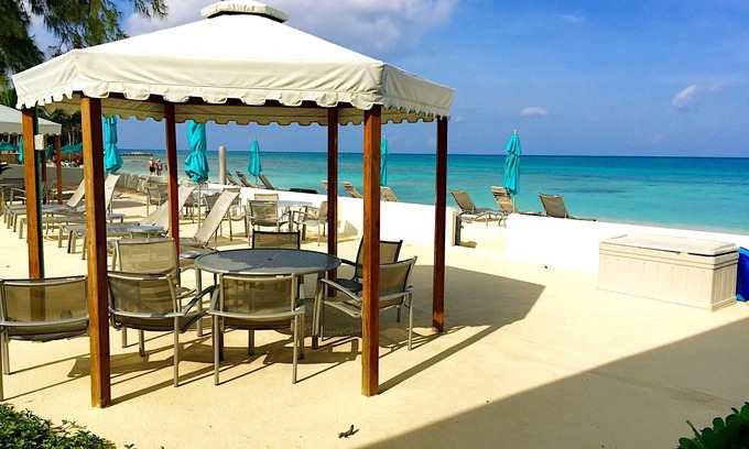 Seven Mile Beach Condo | Spectacular Beachfront Condo, Seven Mile Beach - Ground Floor!
