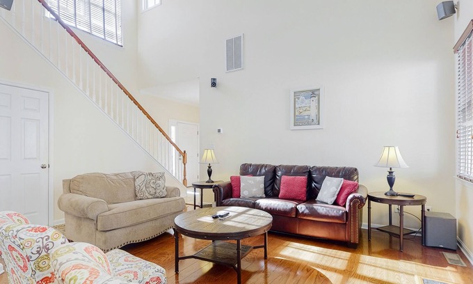The Commons House | Spectacular home in golf resort with screened porch, deck & pool | near beach