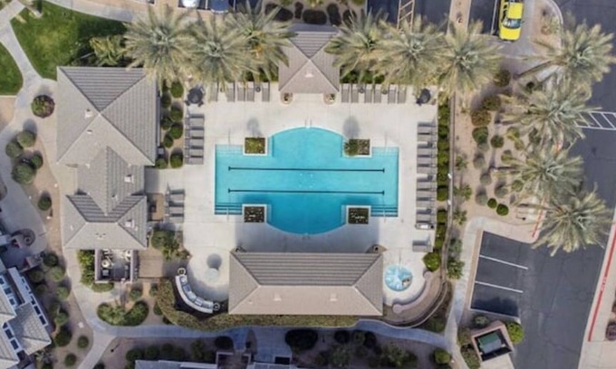 Kierland Condo | Spectacular Kierland Condo.walk to bars and restaurants