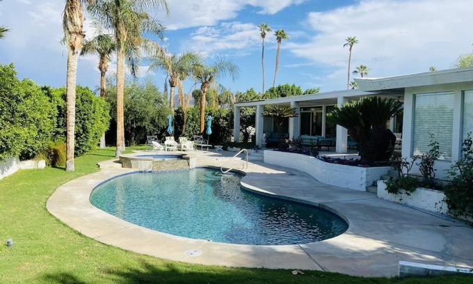 Palm Desert House | Spectacular luxury 3000 square ft house on 1/3 of acre