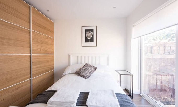 Whittington Apartment | Spectacular Modern Apartment (5 mins to tube)