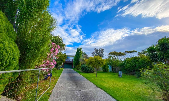Coronet Bay House | Spectacular ocean, mountain and farm views at Karinya Beach House