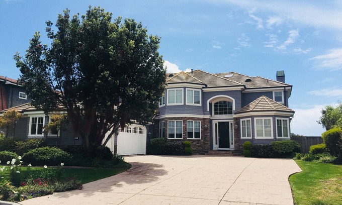 Half Moon Bay House | Spectacular Ocean Views, Beach Access 5 BR Home Near Ritz Carlton