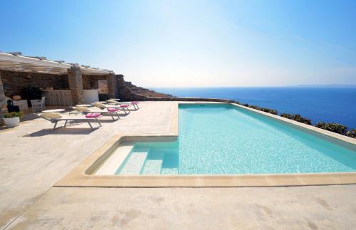 Kea Villa | Spectacular sunset view villa at Melissaki