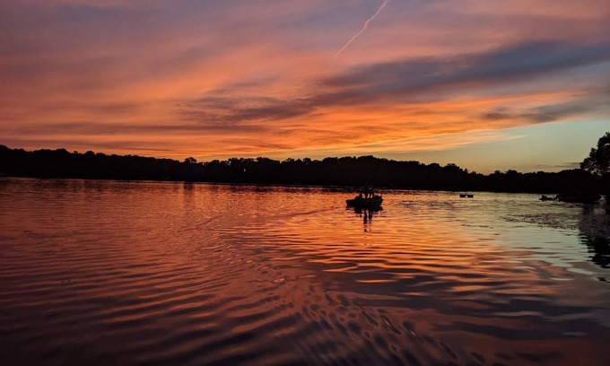 South Haven House | Spectacular Sunsets on Premier Lake Sylvia
