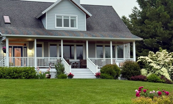 Suttons Bay House | Spectacular Up-North Retreat!