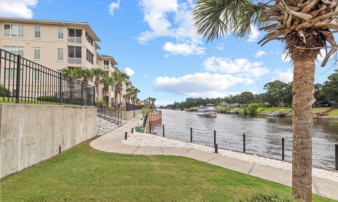North Myrtle Beach Condo | Spectacular 3 Bedroom condo on Waterway in Barefoot Resort