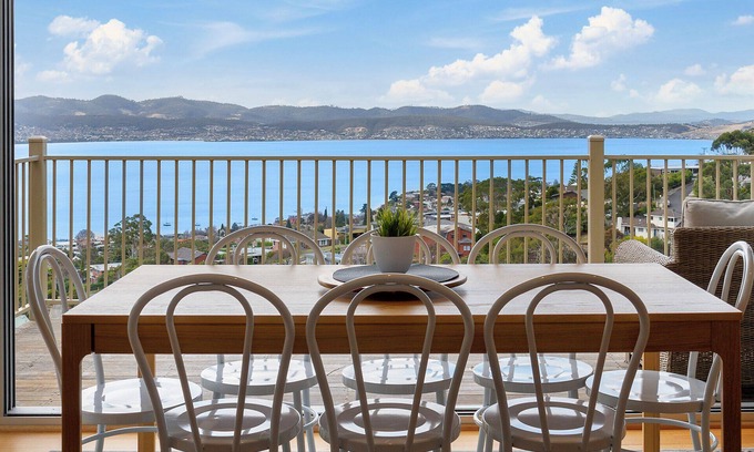 Mount Nelson House | Spectacular Views - 5 Bedroom - Free Parking - Mount Nelson