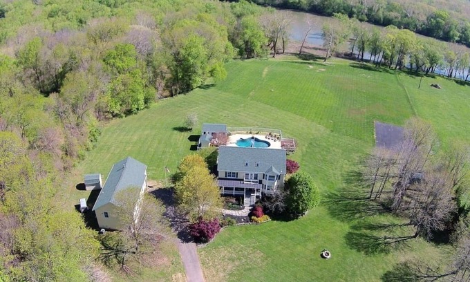Tuscarora House | Spectacular Views & Serene Surroundings: Your Perfect Getaway