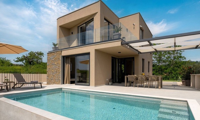 Krasica Villa | Spectacular Villa Venta with pool and jacuzzi