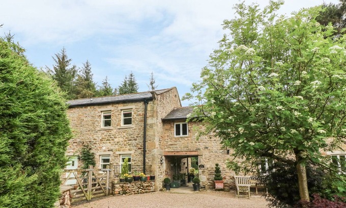 Fourstones Near Bentham Cottage | SPEN HOUSE, pet friendly, luxury holiday cottage in High Bentham