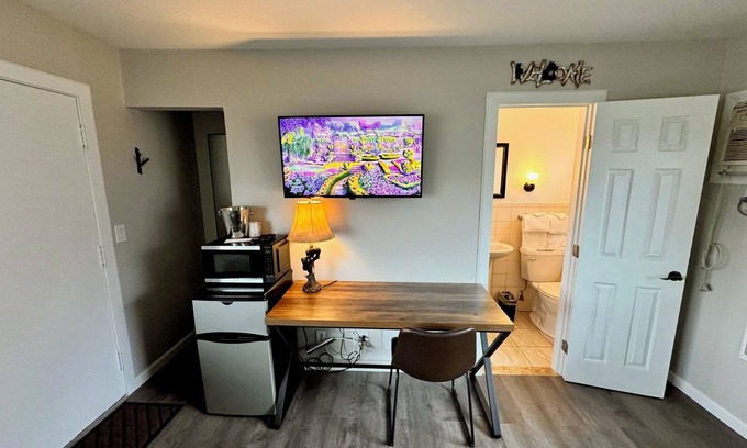 North Greece House | Spencerport - Cozy Cabin Inn, Sleep 4 - 2 Full Size Beds