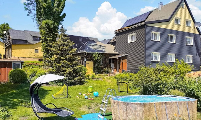 Siegmundsburg Apartment | Spend a relaxing vacation close to nature in this appealing vacation apartment.