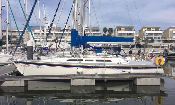 Parque das Nacoes Boat Rental | Spend the night at Marina Parque das Nações aboard a sailboat