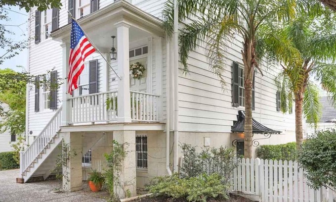 Historic District - North House | Spend the Night in an Historical, Luxury Downtown Home by Lucky Savannah
