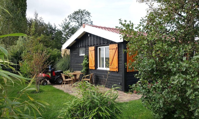 Vriezekoop Cottage | Spend the night on the water in Tiny House/Trekkershut Comfort/Mini Bungalow