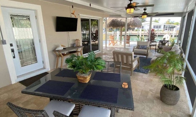 Key Colony Beach House | Spend your endless summer on the spectacular screened in porch with classy upgra