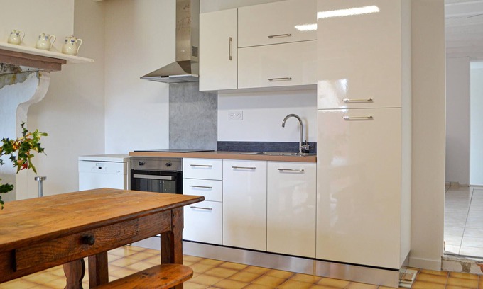 Pouillon House | Spend your family vacation in the countryside.