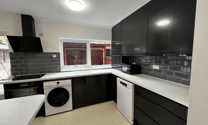 Stoke-on-Trent House | Spingfields House! Close to Stoke Hopsital