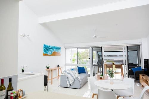 Sandstone Point Apartment | Spinnaker Waters - Entire 2 Bedroom Apartment at Sandstone Point