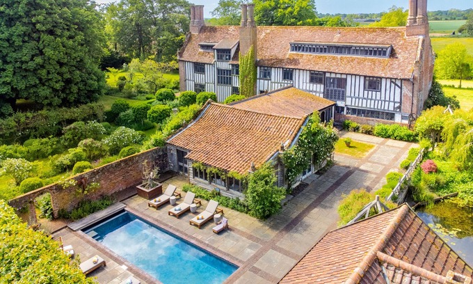 Eye House | Splendid 1,000 year old Medieval manor house - Flemings Hall