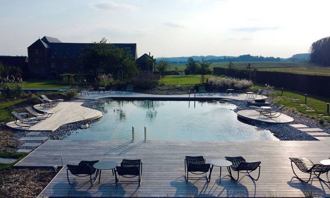 Ohey Other | Splendid Castle in Perwez-Haillot with Sun-loungers