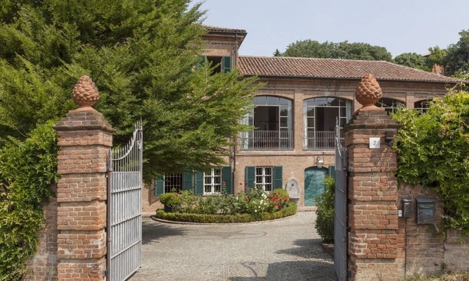 Costigliole d'Asti House | Splendid late nineteenth century villa on the hills of the Langhe and Monferrato.