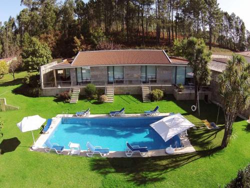Rubiaes Villa | Splendid Ponte De Lima Villa 6 Bedrooms Villa Coura Coura Valley Views Ping Pong Pool Table