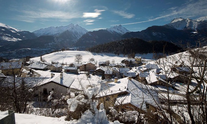 Fossaz Apartment | Split level flat in St Nicolas with stunning views and a Sauna